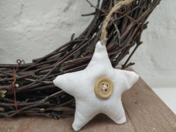 Stern aus Stoff, weiß, mit Knopf, 7 cm